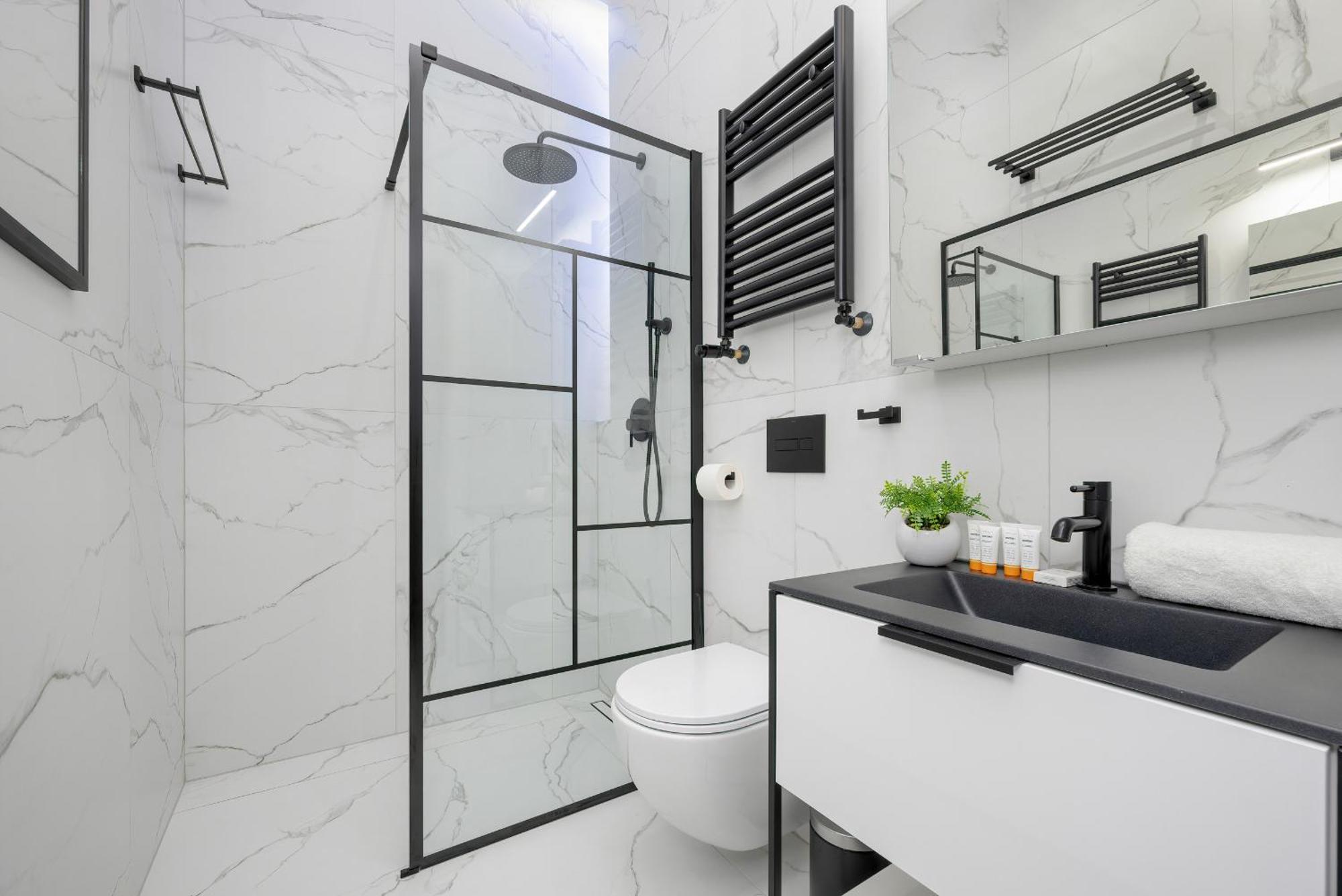 Exclusive Grey And Red Apartment In Warsaw Center By Noclegi Renters Екстериор снимка