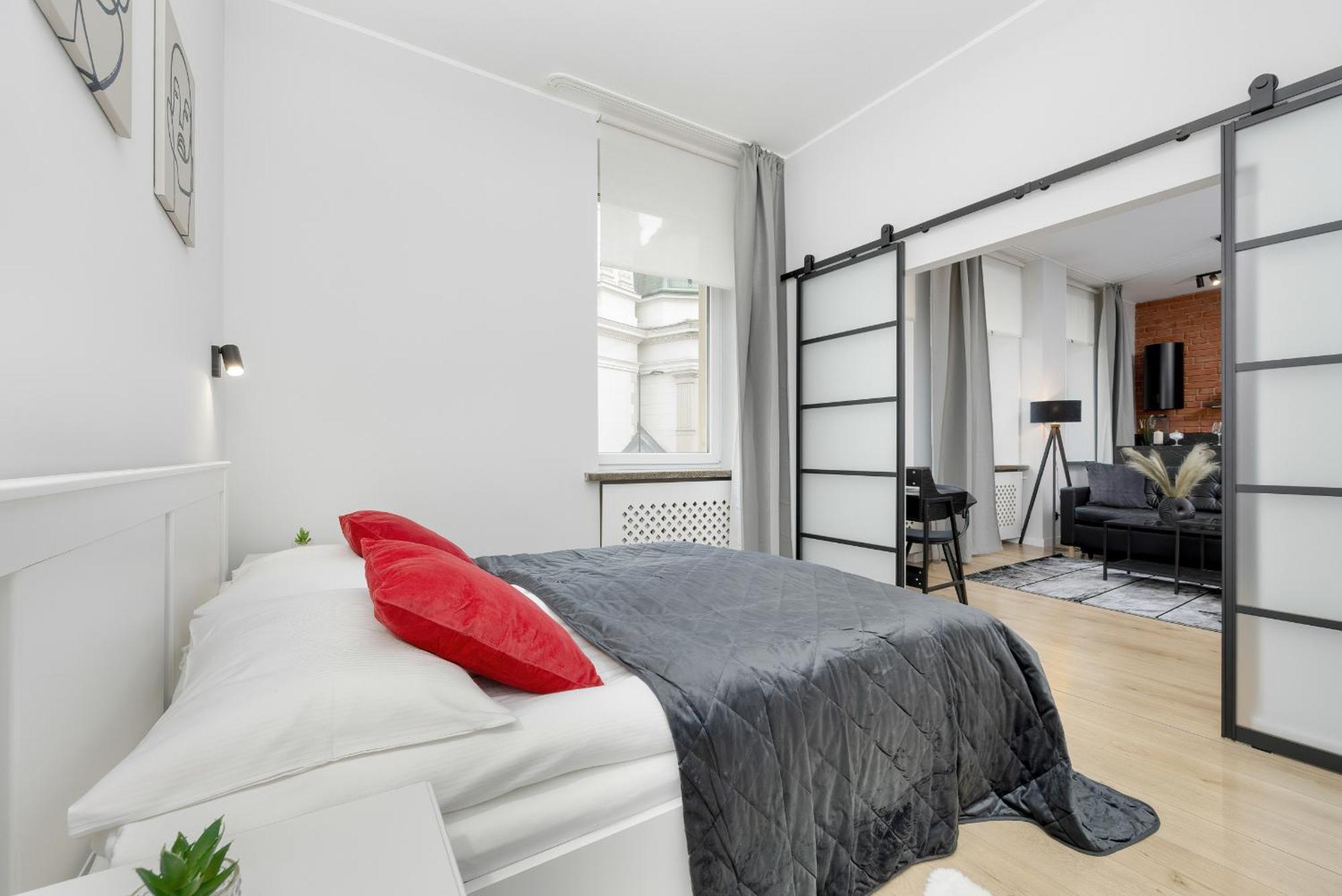 Exclusive Grey And Red Apartment In Warsaw Center By Noclegi Renters Екстериор снимка