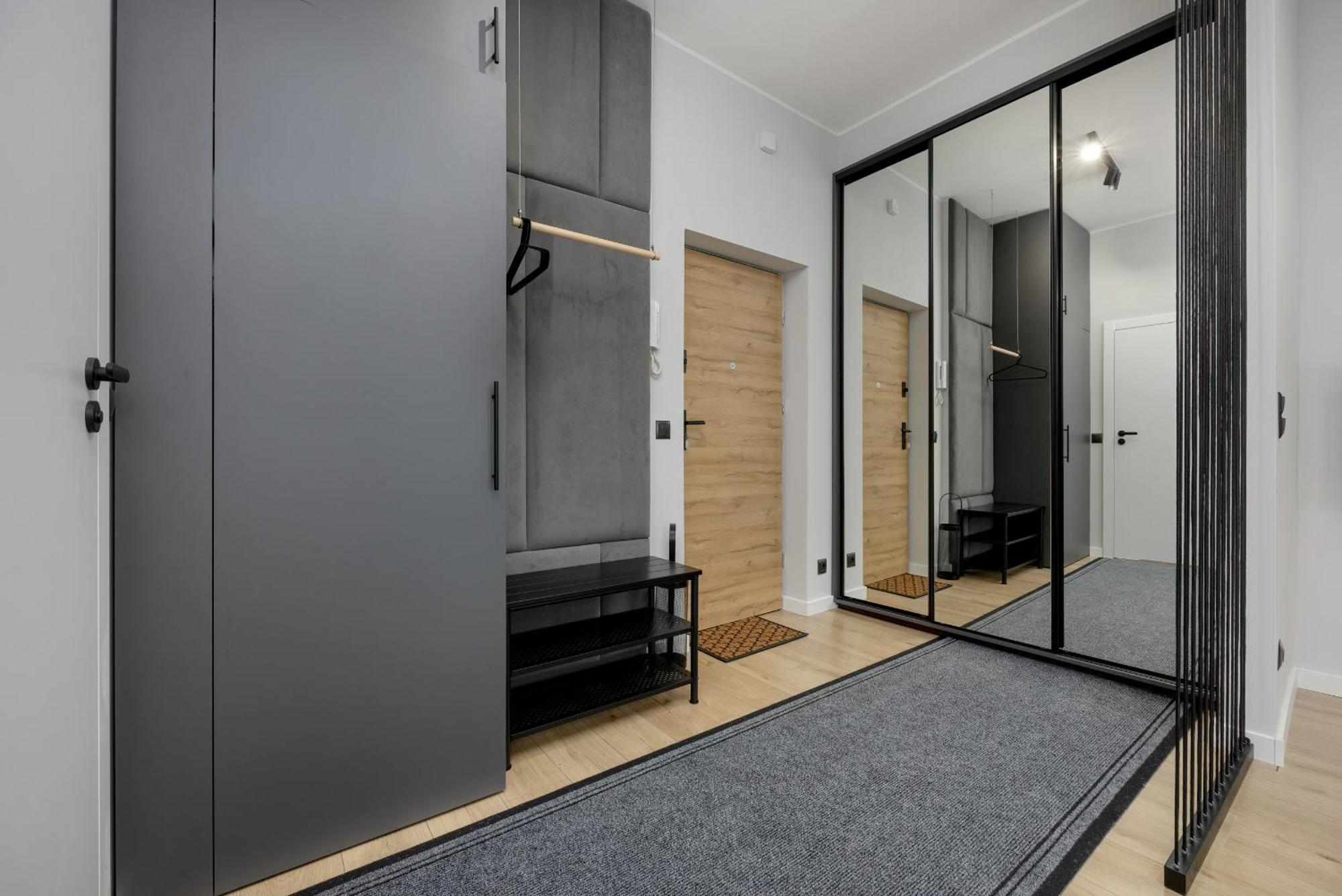 Exclusive Grey And Red Apartment In Warsaw Center By Noclegi Renters Екстериор снимка