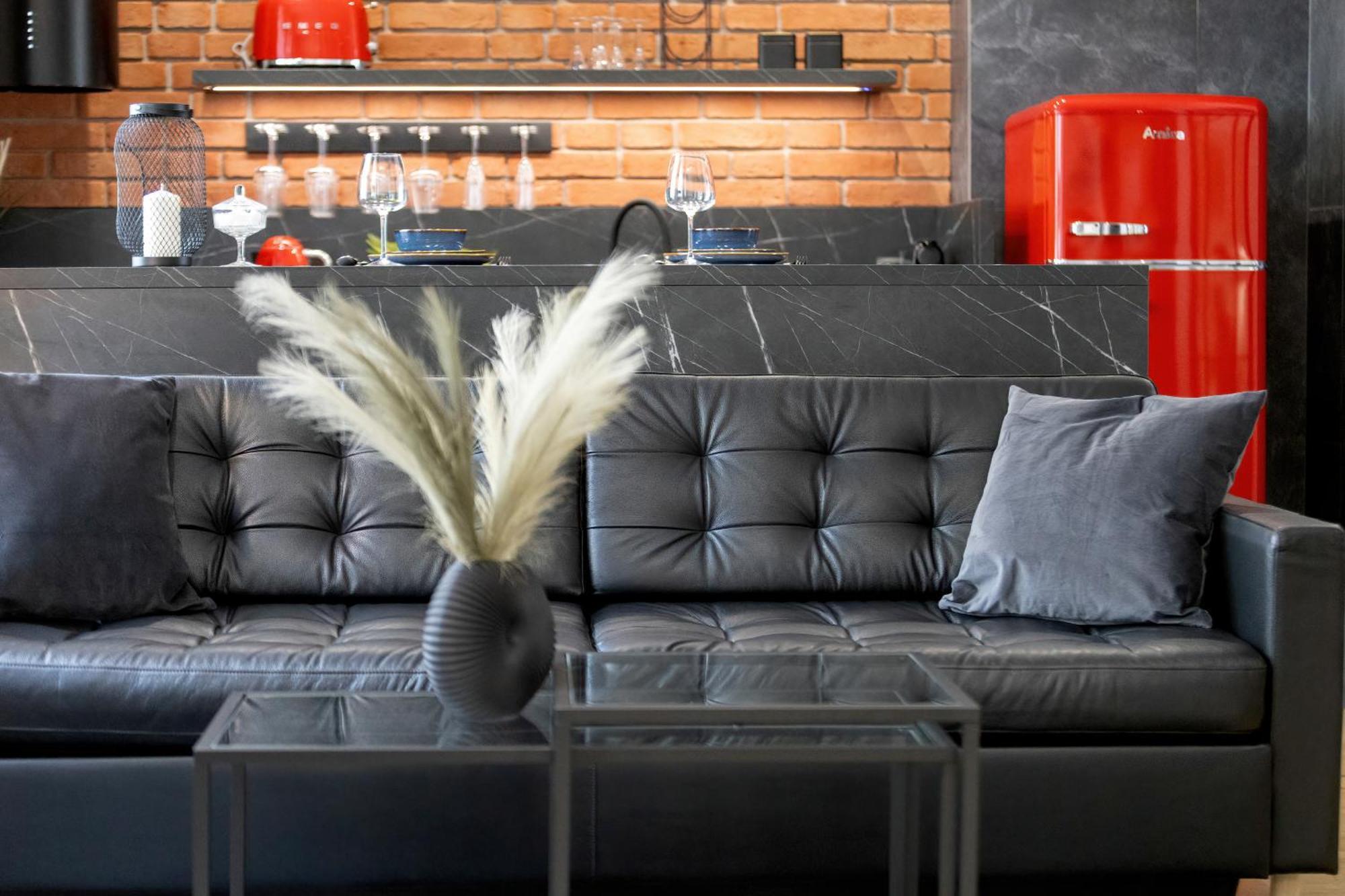 Exclusive Grey And Red Apartment In Warsaw Center By Noclegi Renters Екстериор снимка